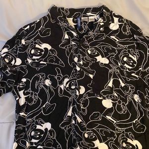 Men's Disney Button-Up Shirt in Size S – Magical Style for Every Occasion